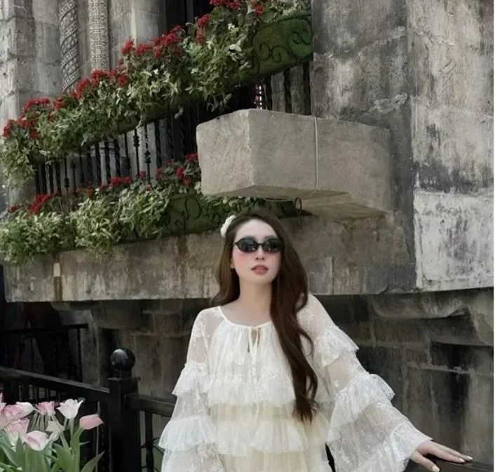 Ảnh 2 của Váy maxi ren trắng nữ tính