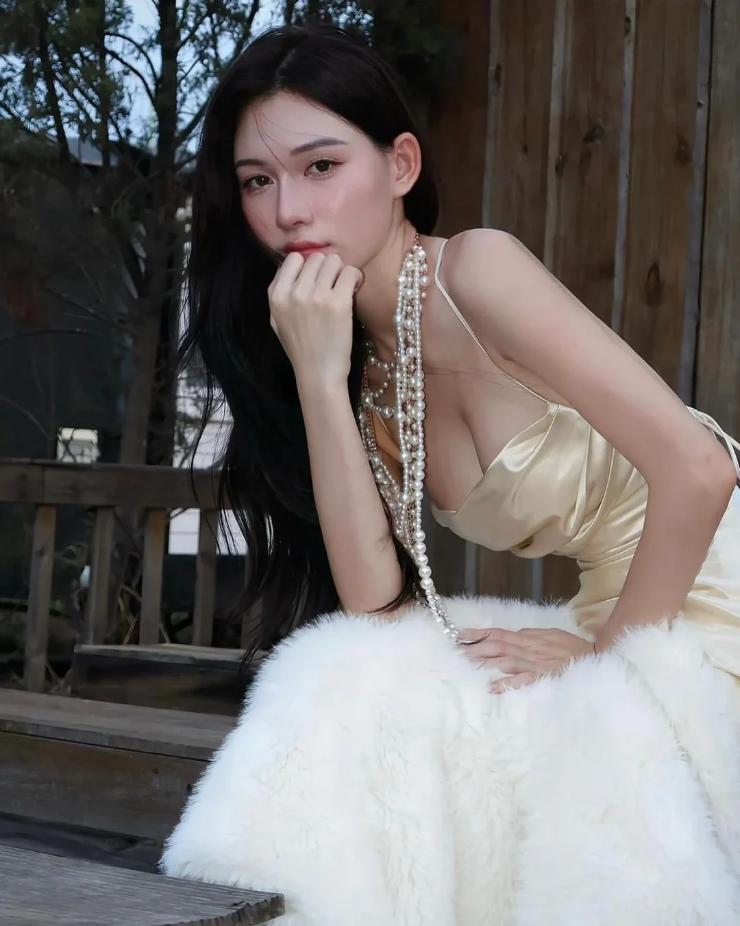 Ảnh 3 của Váy lụa gold dài quyến rũ size M
