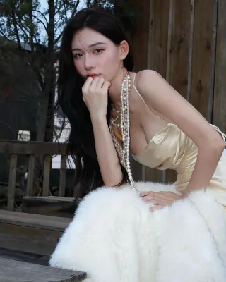Ảnh 3 của Váy lụa gold dài quyến rũ size M