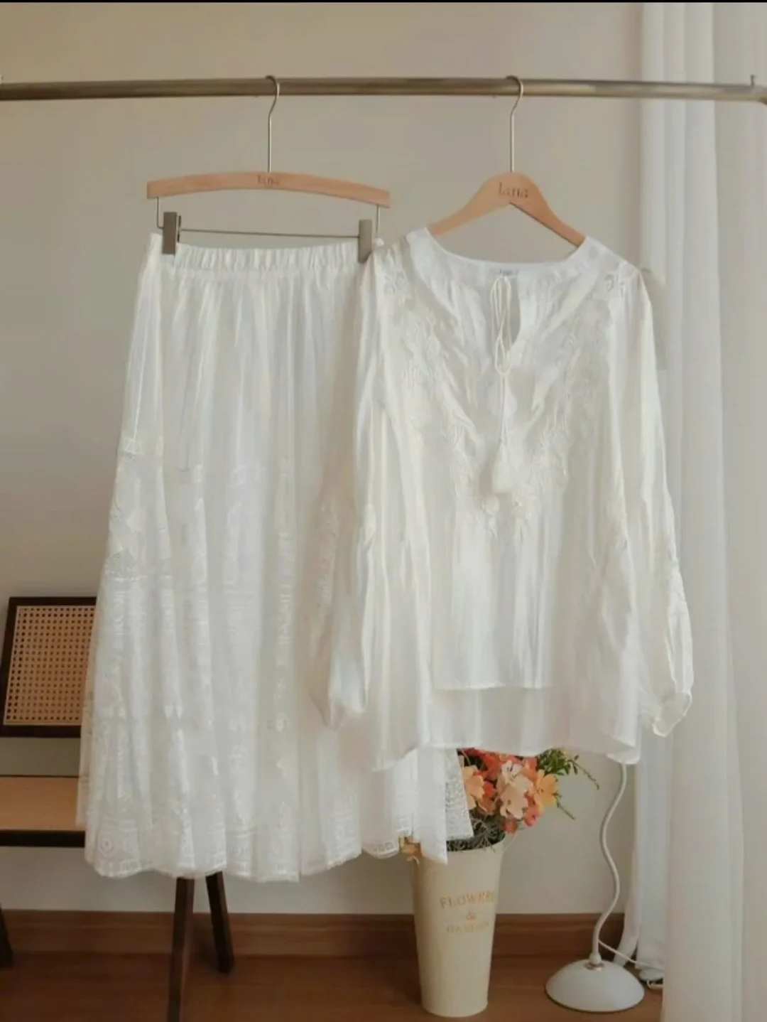 Ảnh 2 của Váy maxi trắng thêu ren boho nữ