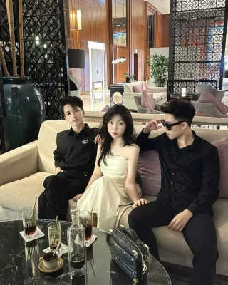 Photo 1 of Váy maxi trễ vai satin kem nữ