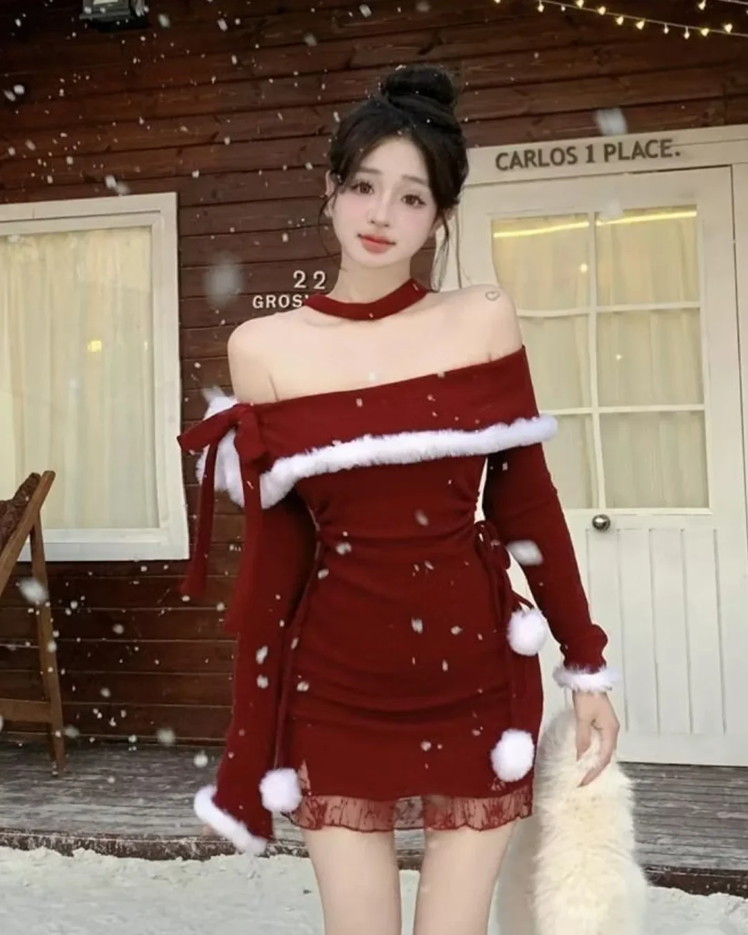 Ảnh 3 của Đầm Noel Đỏ Trễ Vai Nhung Lông Nữ