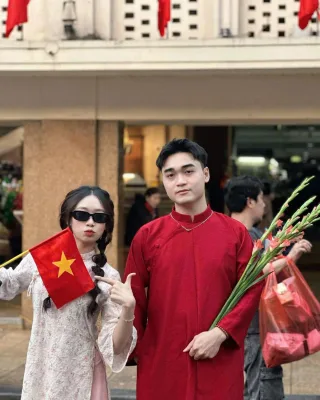 Ảnh 2 của Áo dài couple lụa đỏ trắng hoa nhí