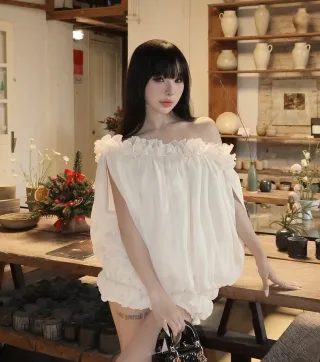 Photo 3 of Set đồ trễ vai bèo nhún kem nữ