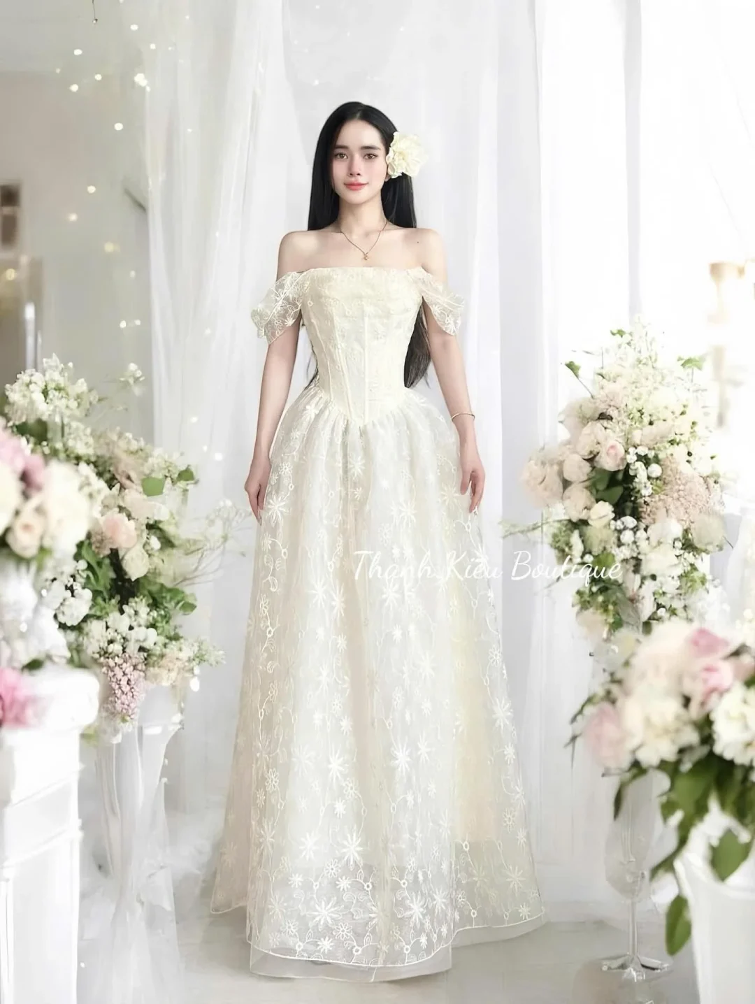 Photo 4 of Đầm maxi ren trắng trễ vai nữ