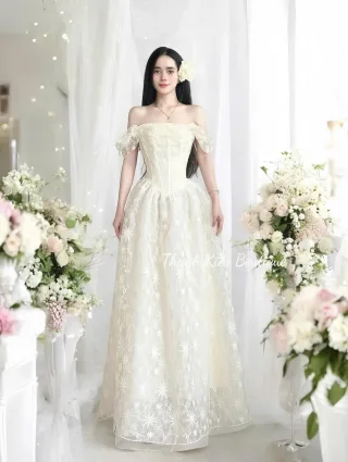Photo 4 of Đầm maxi ren trắng trễ vai nữ