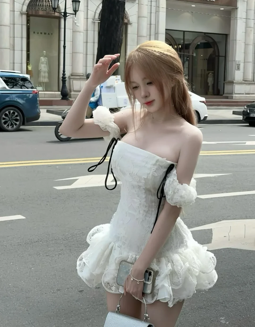 Photo 5 of Váy trắng ngắn bèo nhún ren nữ