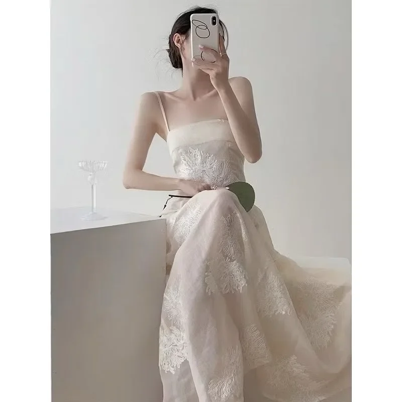 Ảnh 4 của Váy maxi voan trắng thêu hoa nữ