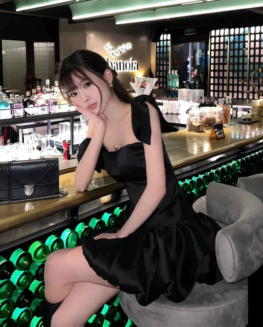 Photo 1 of Đầm satin đen nơ vai nữ