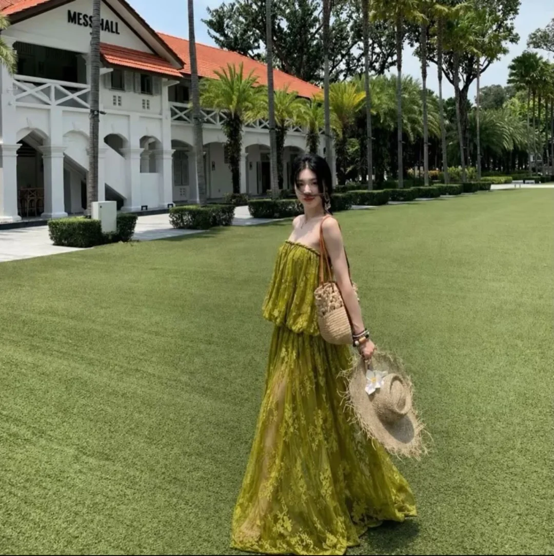 Ảnh 3 của Váy maxi ren vàng lá không quai nữ