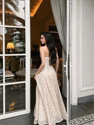 Photo 1 of Váy ren dài kem không quai nữ sang trọng