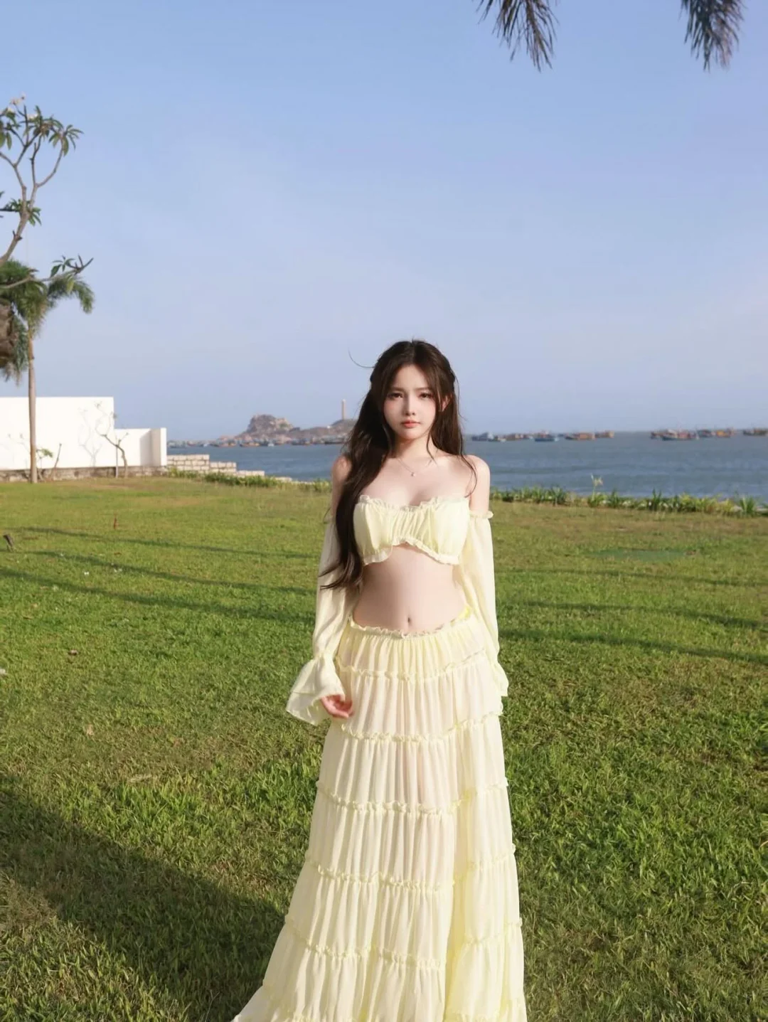 Photo 3 of Set crop top và váy maxi voan vàng nhạt nữ