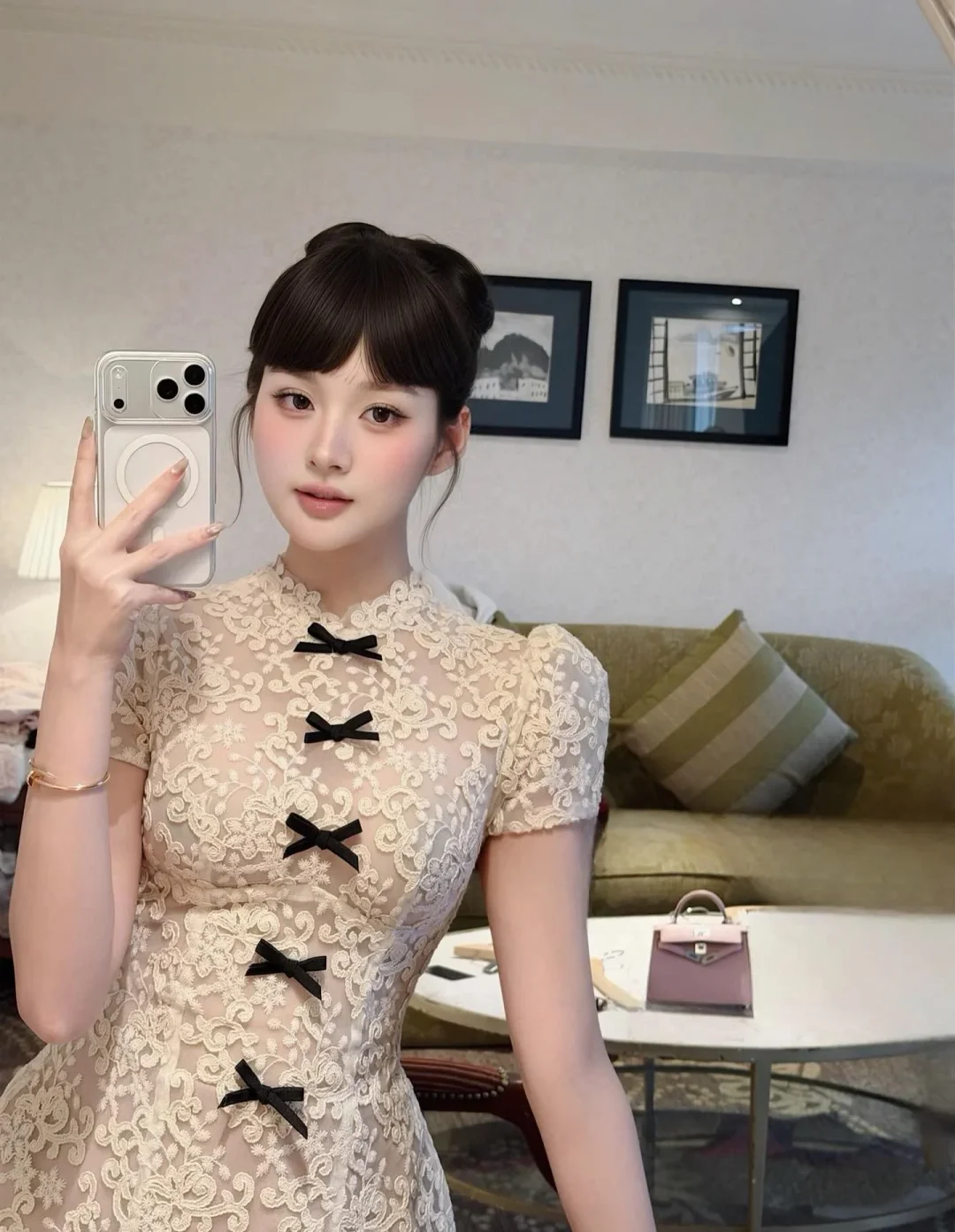 Photo 2 of Đầm ren trắng ngắn tay Chouchou size M