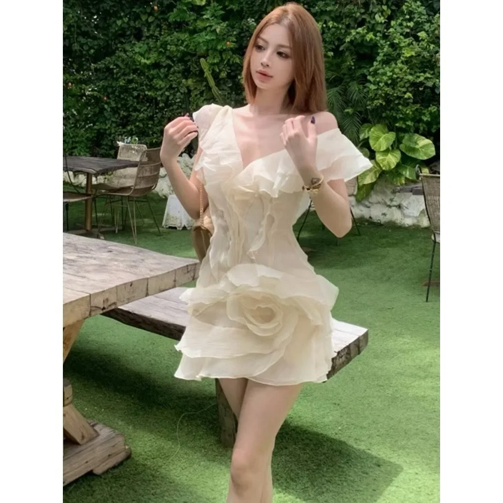 Ảnh 2 của Váy mini trắng bèo nhún hở vai