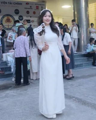 Photo 3 of Áo dài trắng voan nữ truyền thống