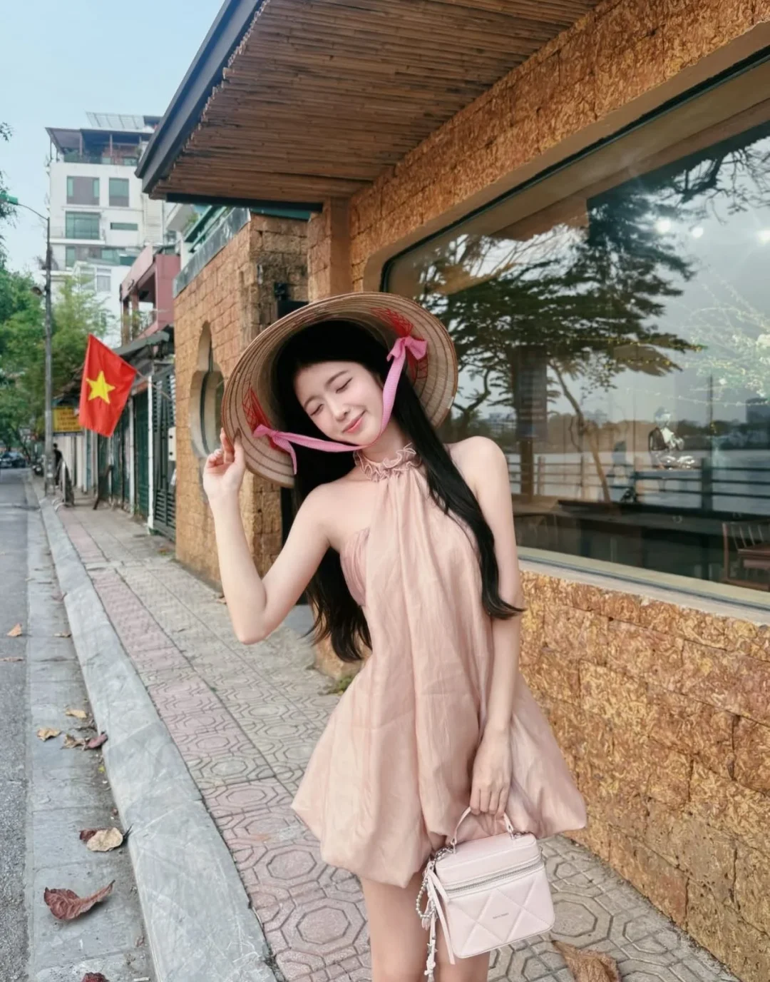 Ảnh 3 của Đầm ngắn cổ yếm hồng pastel nữ
