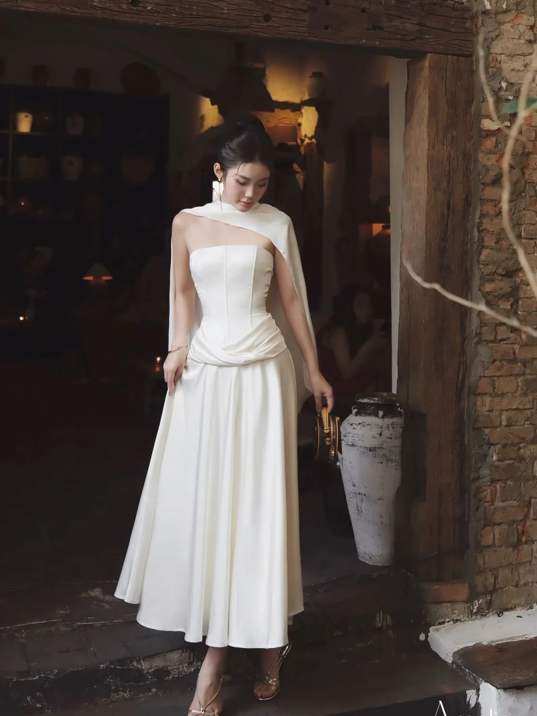 Ảnh 2 của Đầm maxi trắng corset Amelie sang trọng