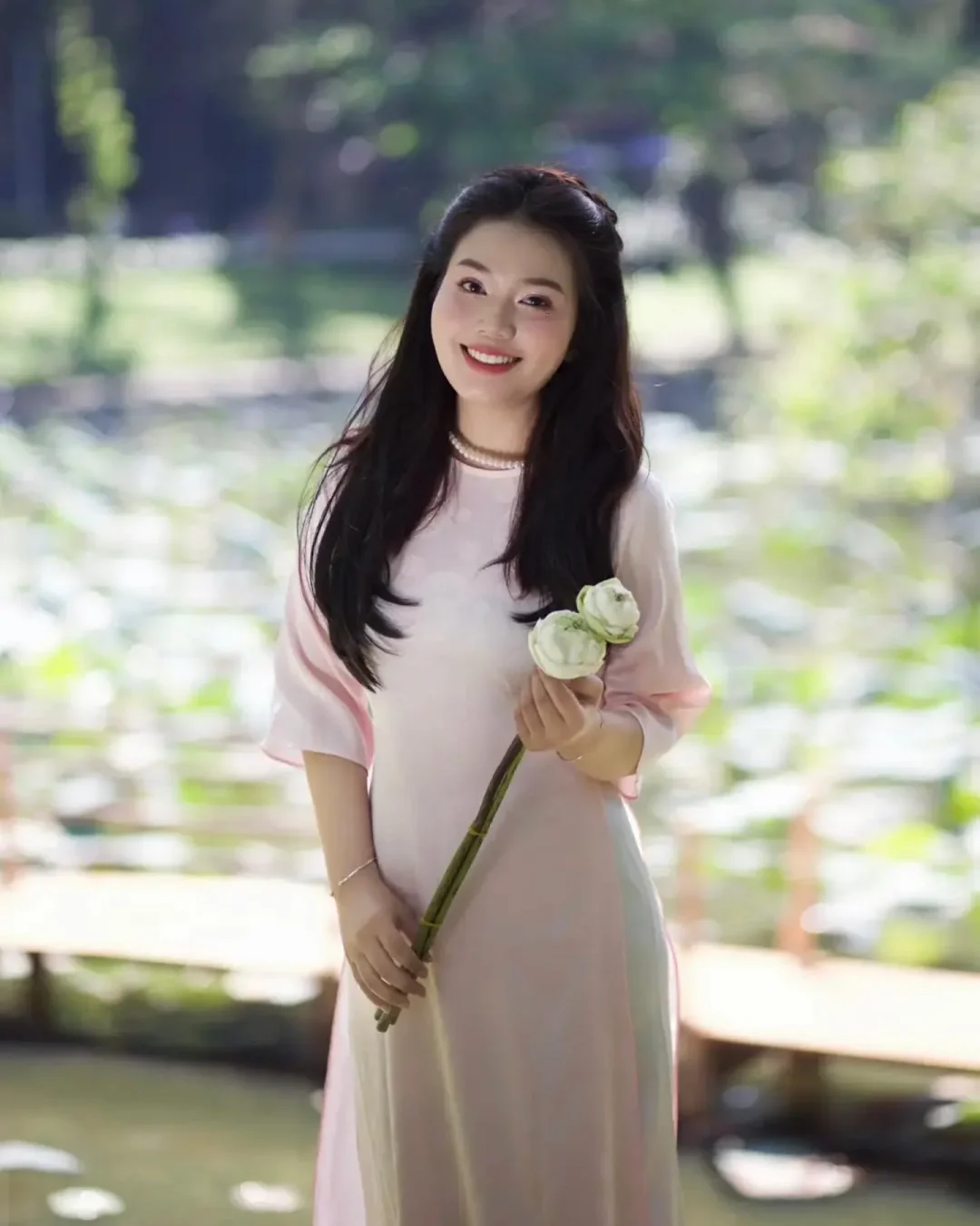 Photo 3 of Set Áo Dài Gấm Hồng Nữ Truyền Thống