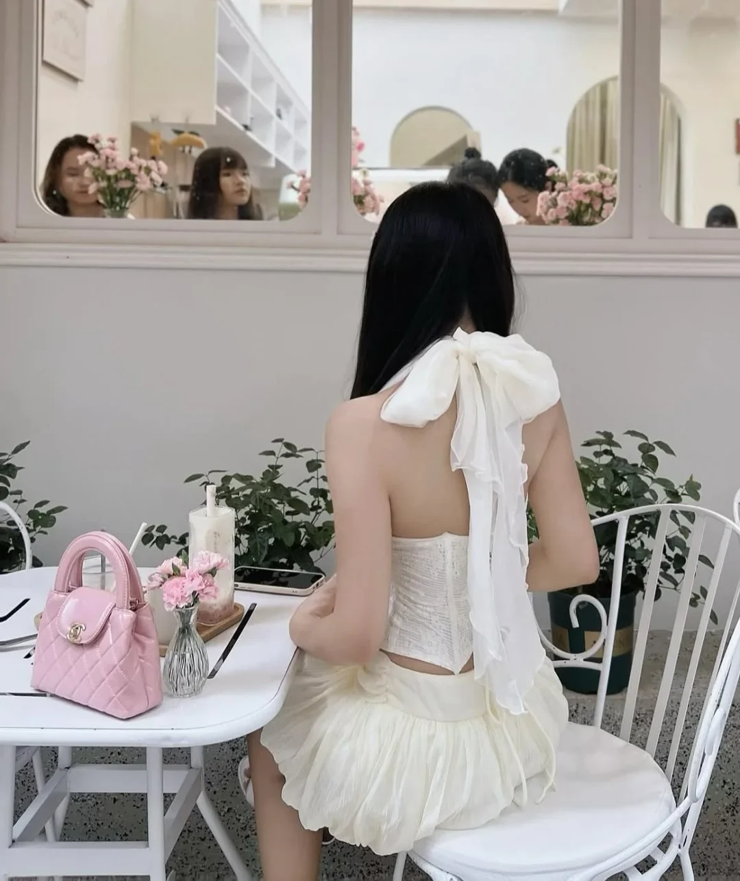 Photo 2 of Set áo yếm croptop chân váy trắng kem nữ