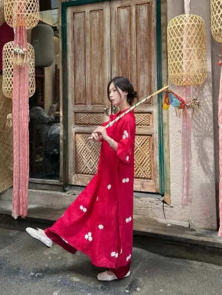 Ảnh 2 của Bộ áo dài cách tân đỏ nữ