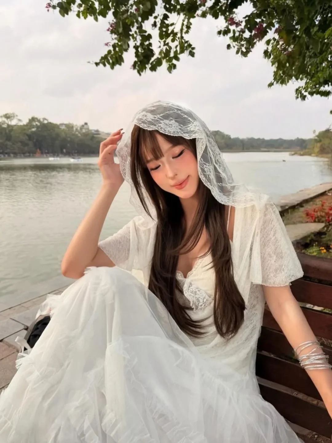 Ảnh 6 của Váy cưới trắng ren công chúa Remmus
