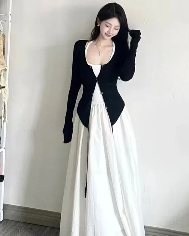 Photo 3 of Set cardigan đen chân váy maxi trắng size S