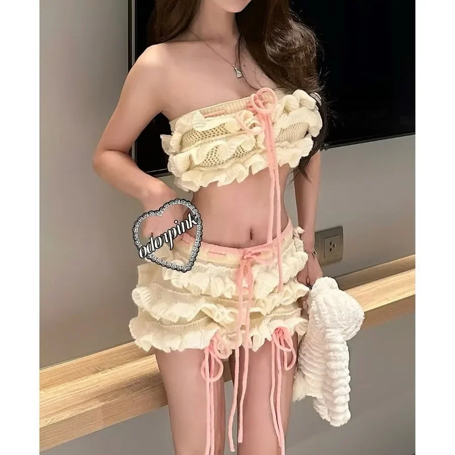 Photo 3 of Bộ bikini len nhún bèo màu kem hồng