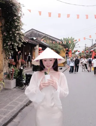 Photo 2 of Váy dài lụa kem nữ thanh lịch