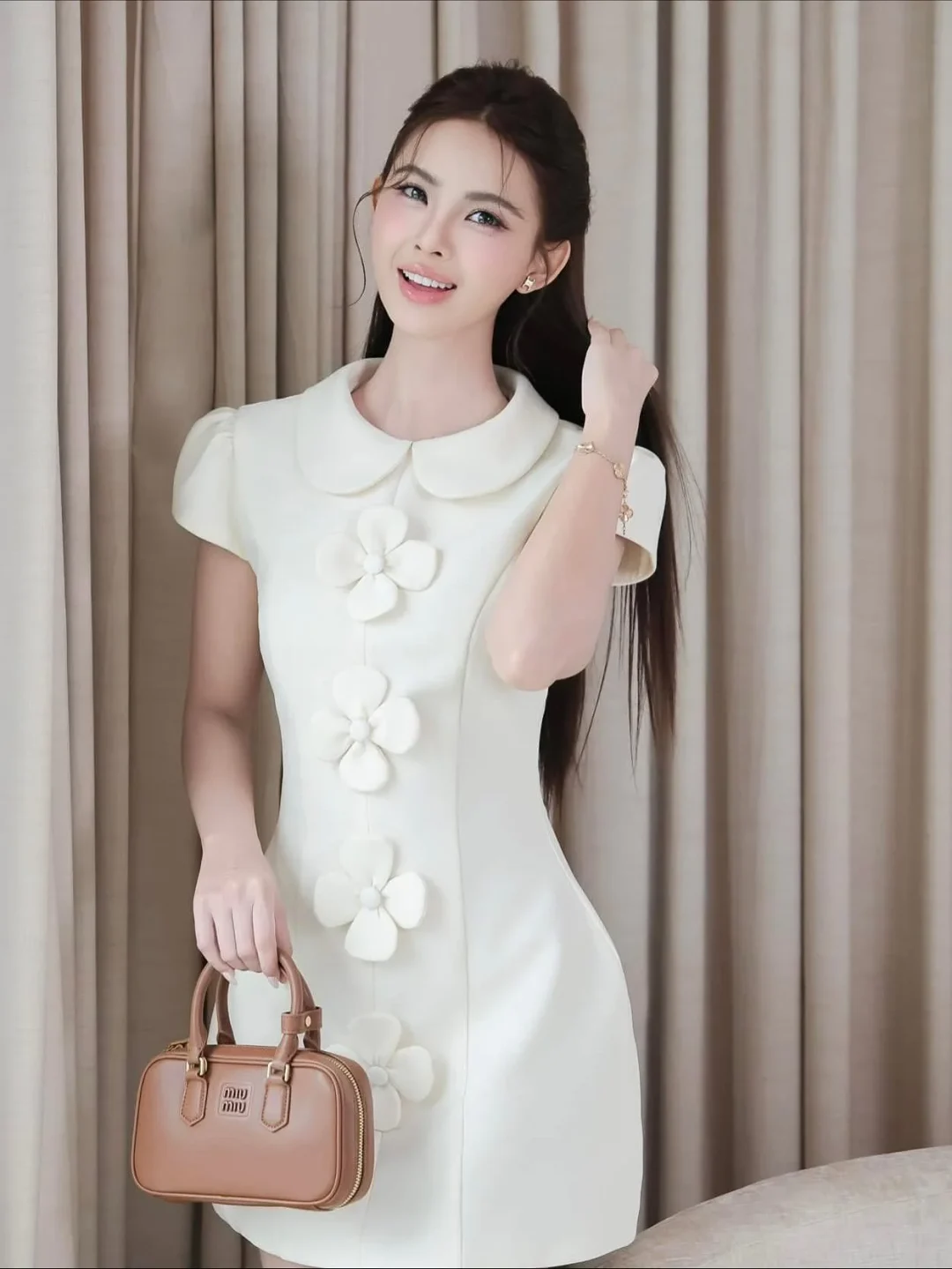 Ảnh 2 của Đầm ngắn cổ sen kem hottrend nữ