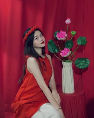 Photo 4 of Yếm đỏ trơn freesize nữ đơn giản