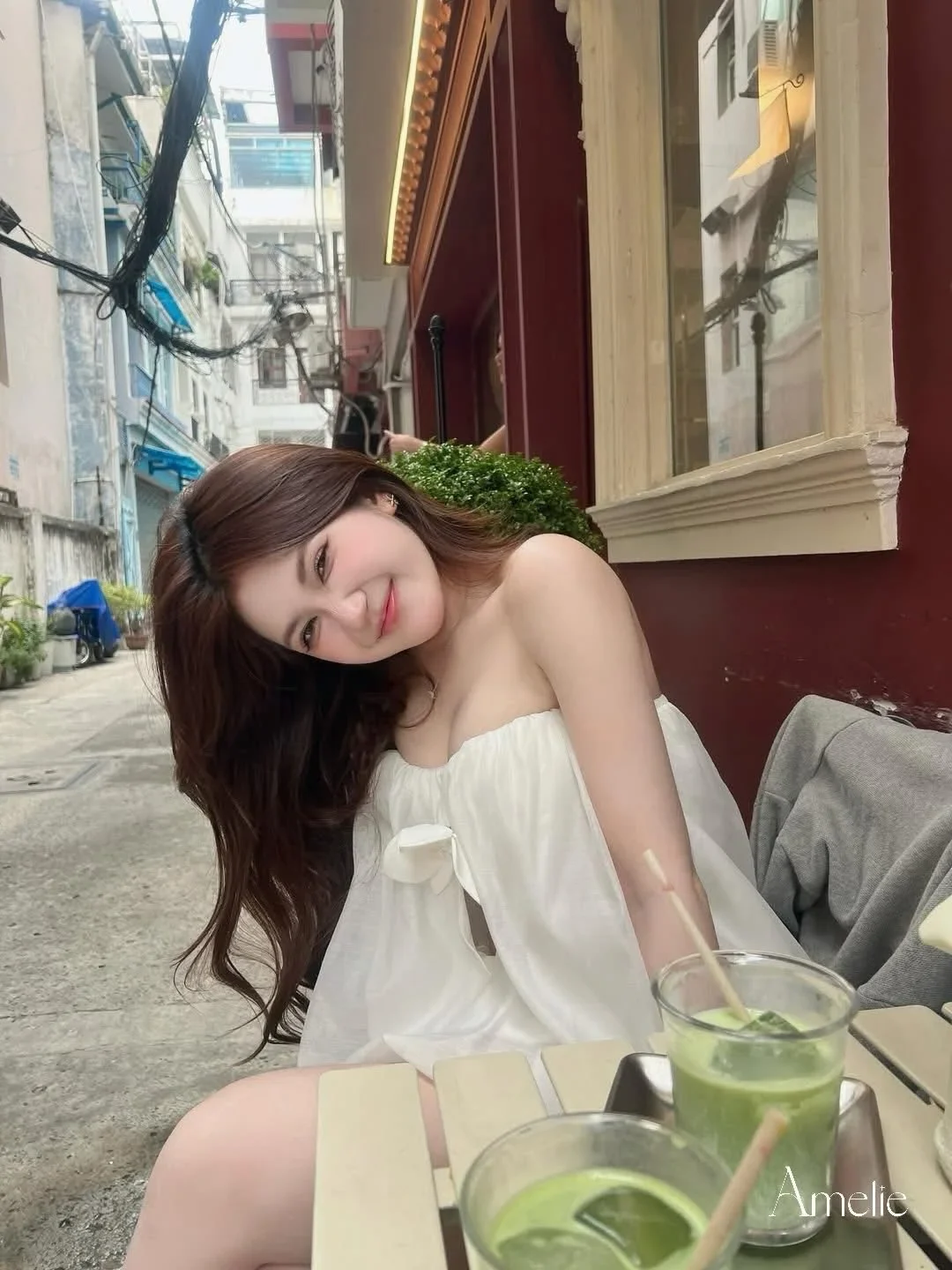 Photo 4 of Áo trễ vai trắng nơ kèm chân váy ngắn