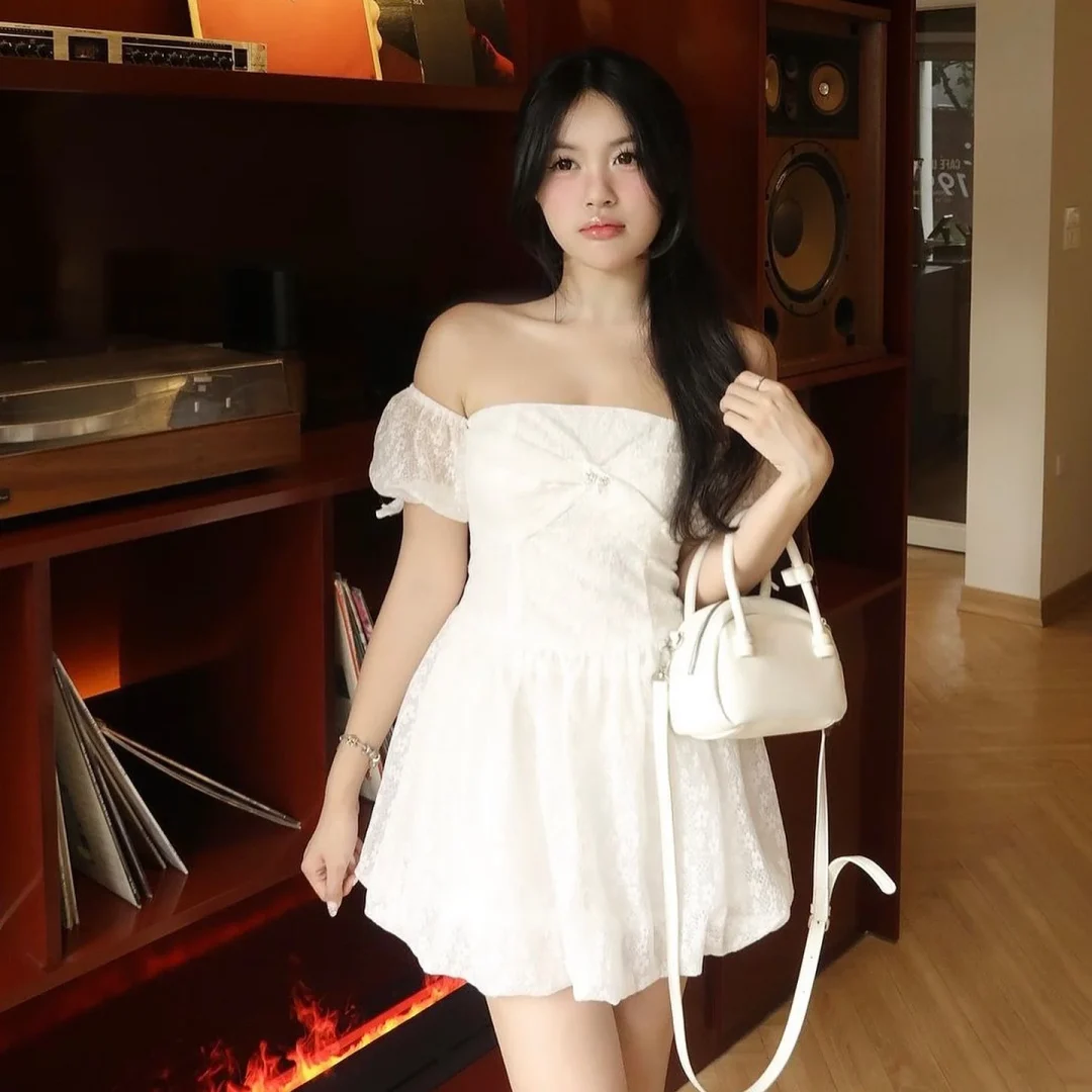 Photo 3 of Váy trắng ren trễ vai tay phồng Clelie