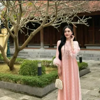 Ảnh 1 của Áo dài hồng ren tay lông vũ nữ