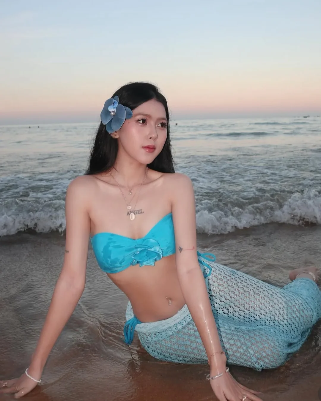 Photo 4 of Bộ bikini đan móc xanh nhạt nữ