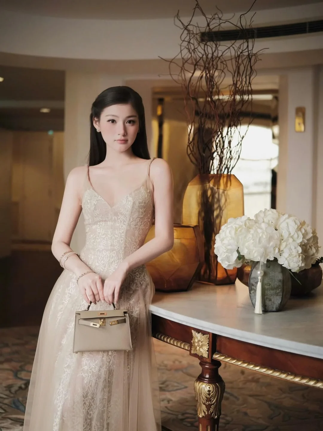 Ảnh 5 của Váy ren dài tiệc Chouchou màu be