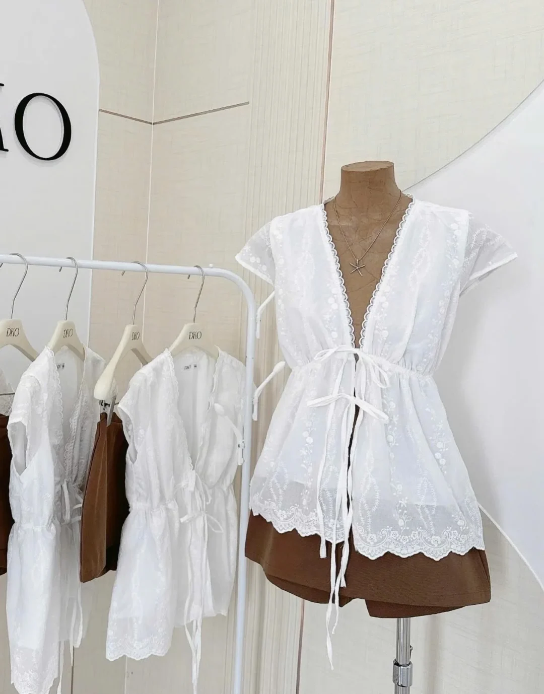 Ảnh 8 của Set áo ren trắng chân váy nâu nữ size S