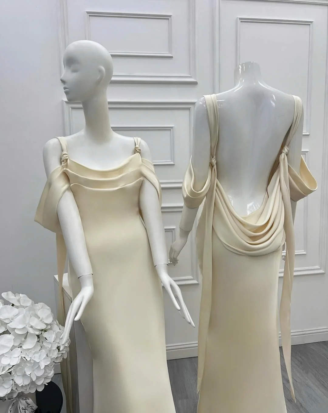 Photo 7 of Đầm dạ hội satin hở lưng màu kem size M