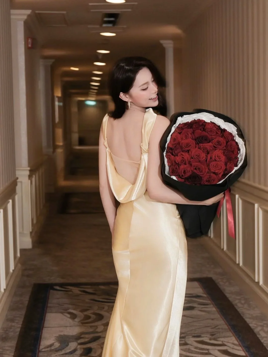 Photo 6 of Váy dạ hội satin vàng size M nữ