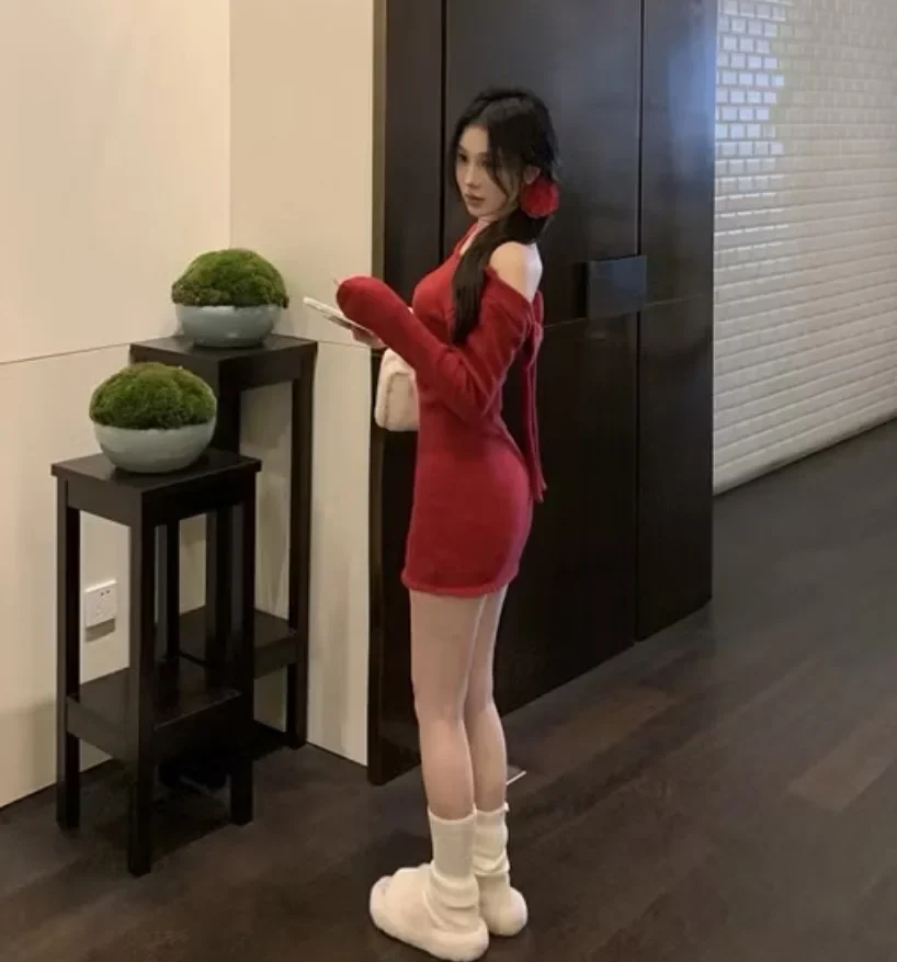 Ảnh 3 của Đầm len đỏ hở lưng nơ size S