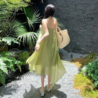 Photo 2 of Váy maxi xanh lá hai dây xếp ly nữ