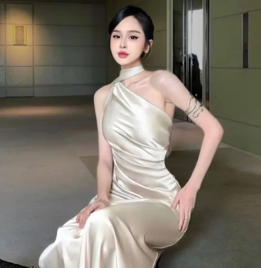 Ảnh 4 của Đầm dạ hội satin be nhạt size M
