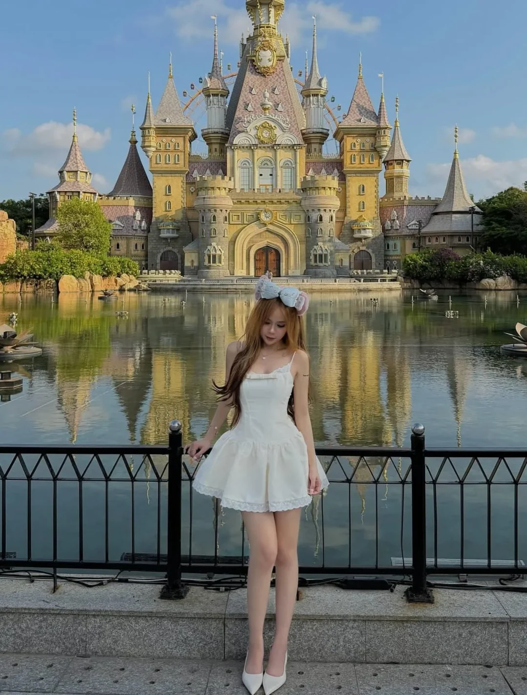 Photo 1 of Đầm trắng hai dây mini nữ tính