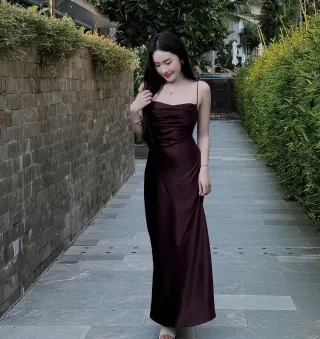 Photo 1 of Đầm maxi satin nâu tây size S