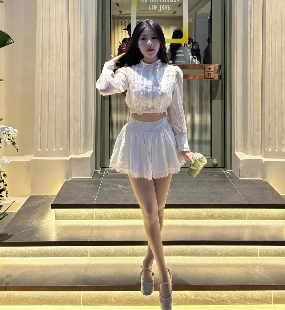 Photo 2 of Set croptop chân váy trắng nữ dễ thương