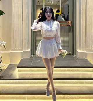 Photo 2 of Set croptop chân váy trắng nữ dễ thương