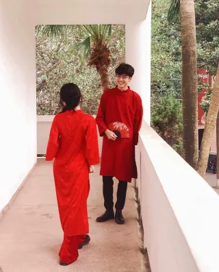 Ảnh 3 của Áo dài cặp đôi đỏ truyền thống cho thuê