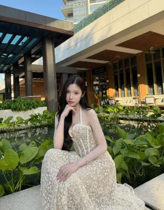 Photo 2 of Váy ren maxi corset hai dây màu kem