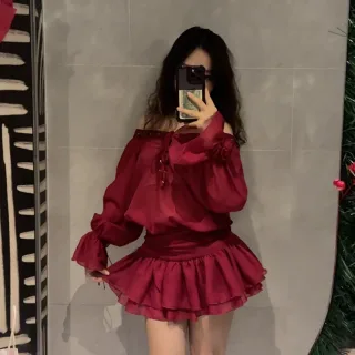 Photo 1 of Set áo váy đỏ trễ vai nữ