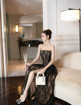Photo 4 of Đầm ren đen cúp ngực xẻ tà Chouchou size M