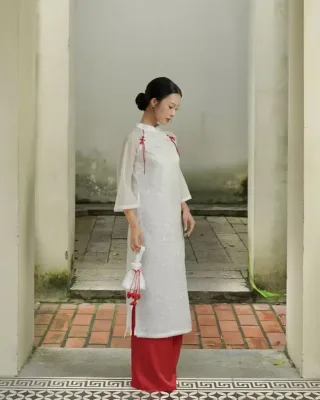 Photo 2 of Áo dài nữ truyền thống trắng thêu đỏ